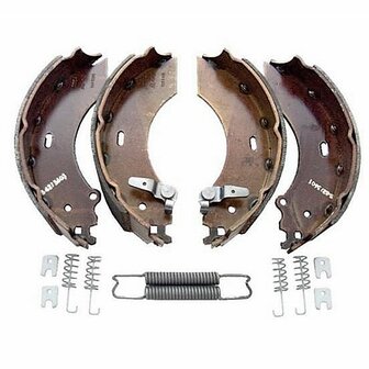 Set di ganasce freno 2361 AAA Premium