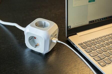 Cubo multipresa 2 usb e 4 prese, 1,4 m h05vv-f 3g1,5
