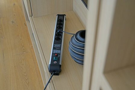 60.000a presa multipla con funzione di ricarica usb 6 vie 3m h05vv-f 3g1,5