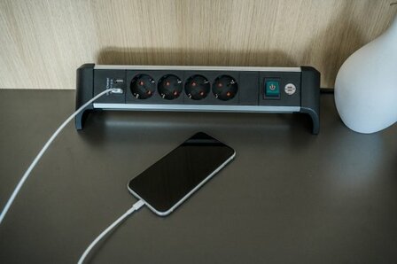 Presa multipla con funzione di ricarica usb a 4 vie 1,8m h05vv-f 3g1.5