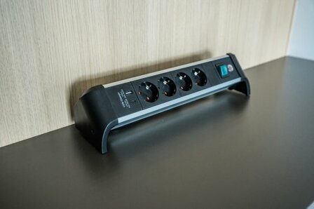 Multipresa con funzione di ricarica usb power delivery a 4 prese da 1,8 m h05vv-f 3g1,5