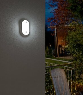Lampada ovale a LED OL 1650 P con segnalatore di movimento ad infrarossi 1680lm, IP54,&nbsp;bianco