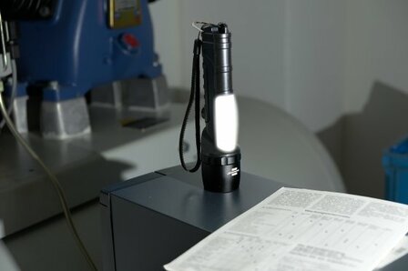 Torcia tascabile a LED THL 300, IP54, 360+240lm