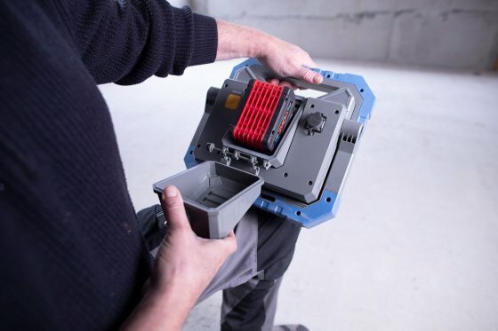 Professional Mobile LED Hybrid Spotlight BS 8050 MH, Bosch Professional 18V System, 7900lm, IP55
