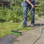 Scopa per l'acqua con attacco per tubo da giardino