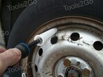 Strumento di montaggio della valvola del pneumatico senza rimozione del pneumatico