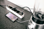 Multipresa con USB 4 prese bianco/nero 1,5 m H05VV-F 3G1,5 con interruttore