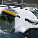 Spazzola per neve con tergivetro e raschiaghiaccio + manico telescopico